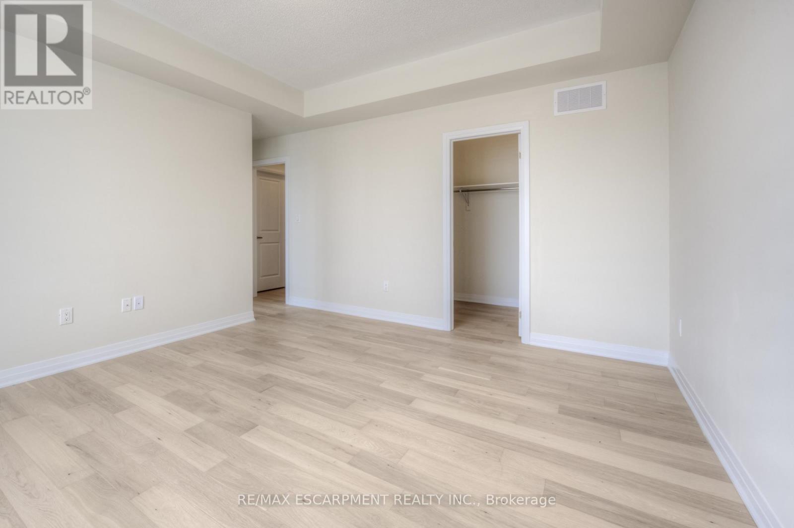 104 Settlers Road E, Oakville, Ontario L6H 7W5 - Photo 23 - W13440748