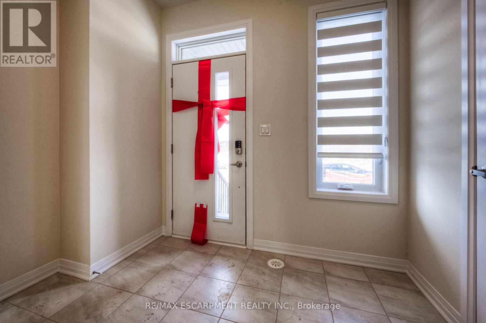 104 Settlers Road E, Oakville, Ontario L6H 7W5 - Photo 3 - W13440748