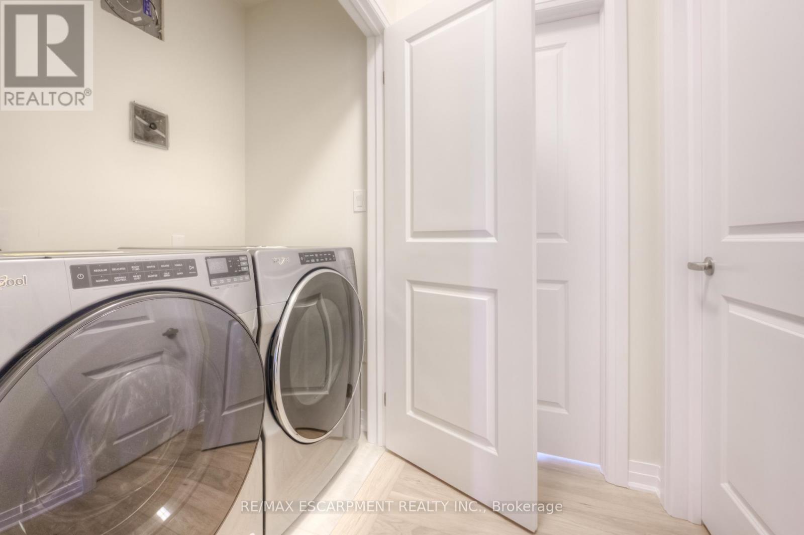 104 Settlers Road E, Oakville, Ontario L6H 7W5 - Photo 31 - W13440748