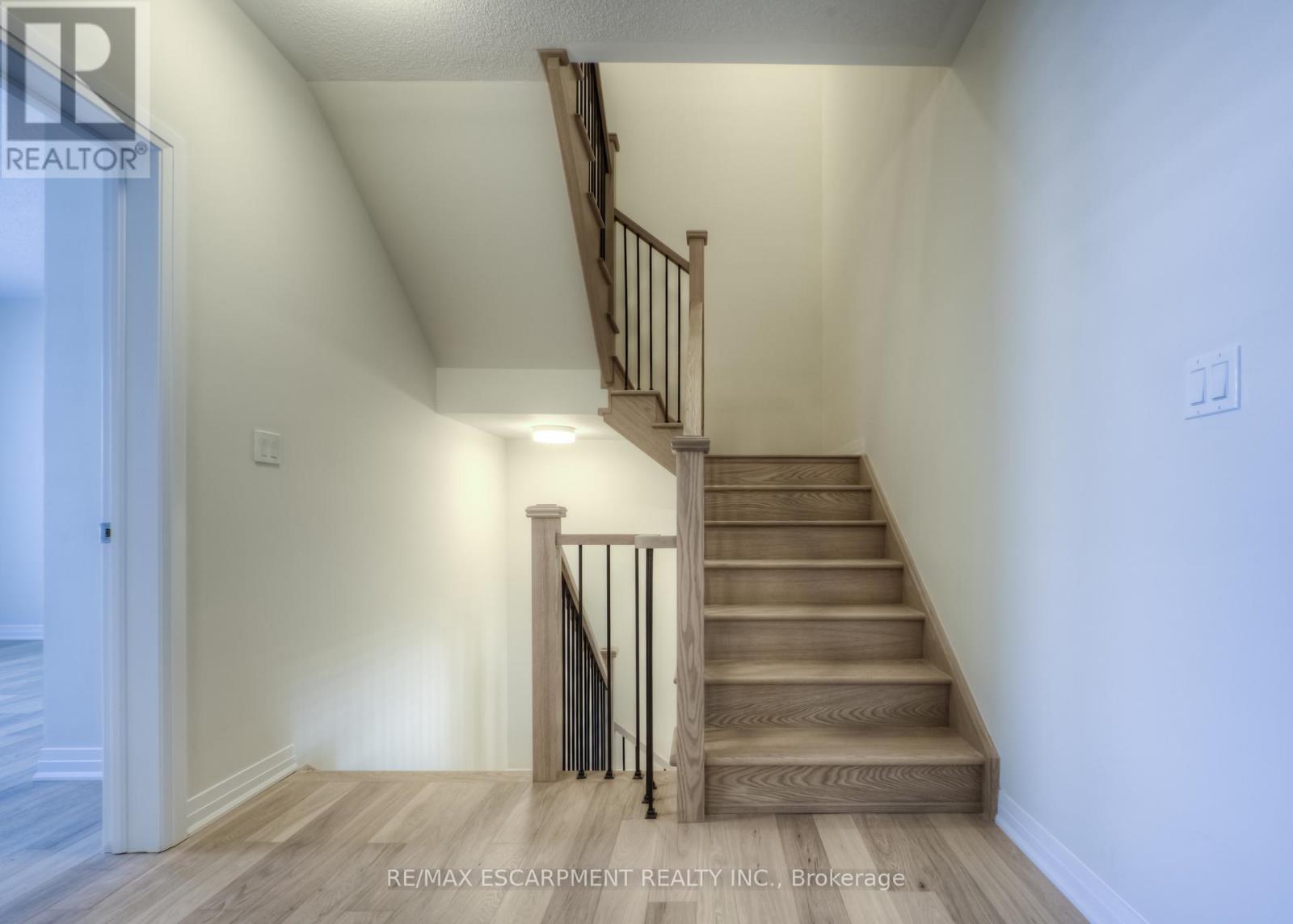 104 Settlers Road E, Oakville, Ontario L6H 7W5 - Photo 32 - W13440748