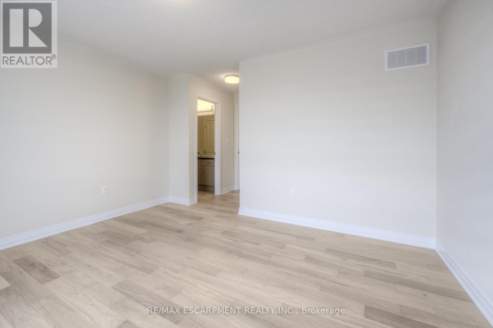 104 Settlers Road E, Oakville, Ontario L6H 7W5 - Photo 33 - W13440748