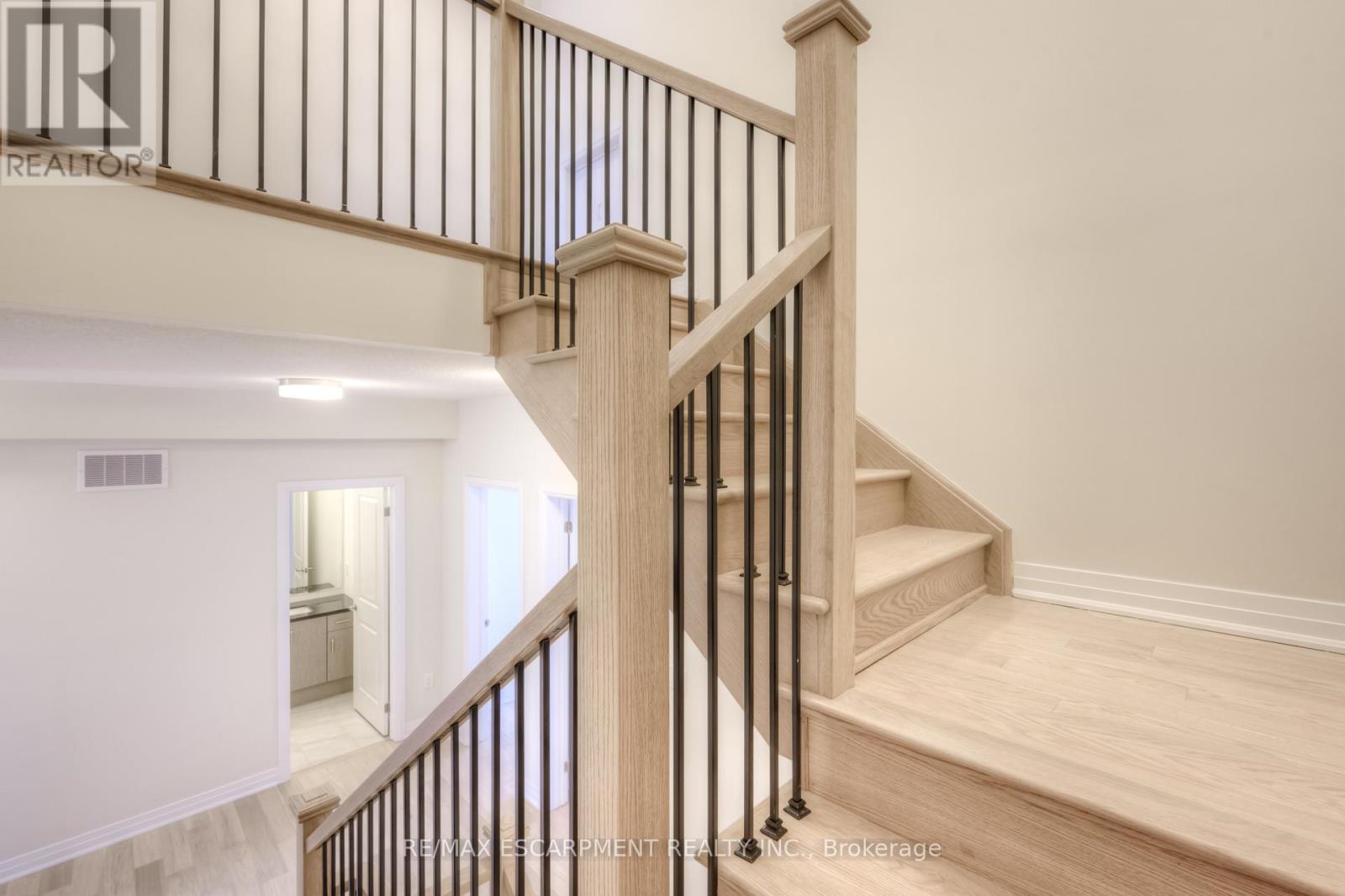 104 Settlers Road E, Oakville, Ontario L6H 7W5 - Photo 34 - W13440748