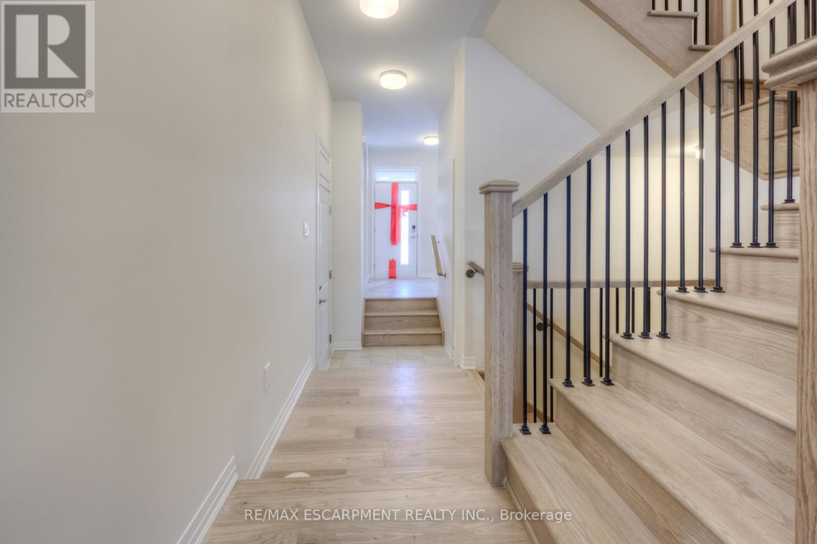 104 Settlers Road E, Oakville, Ontario L6H 7W5 - Photo 4 - W13440748