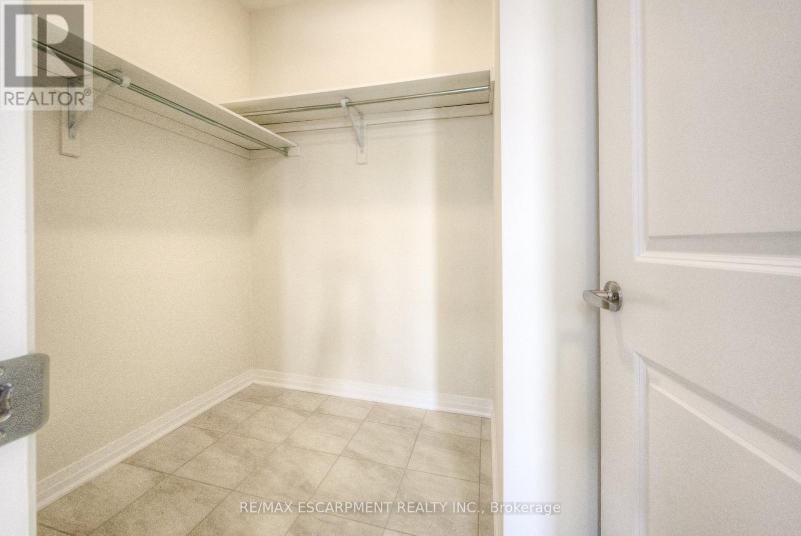 104 Settlers Road E, Oakville, Ontario L6H 7W5 - Photo 6 - W13440748