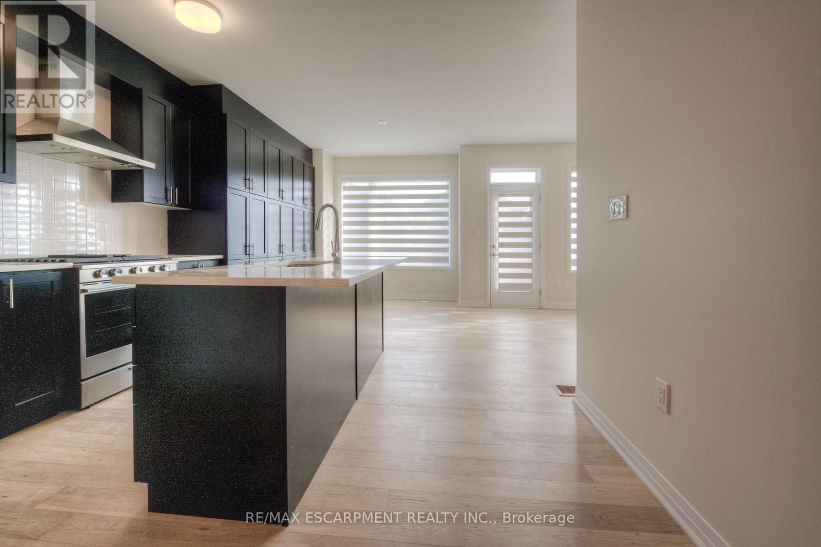104 Settlers Road E, Oakville, Ontario L6H 7W5 - Photo 7 - W13440748