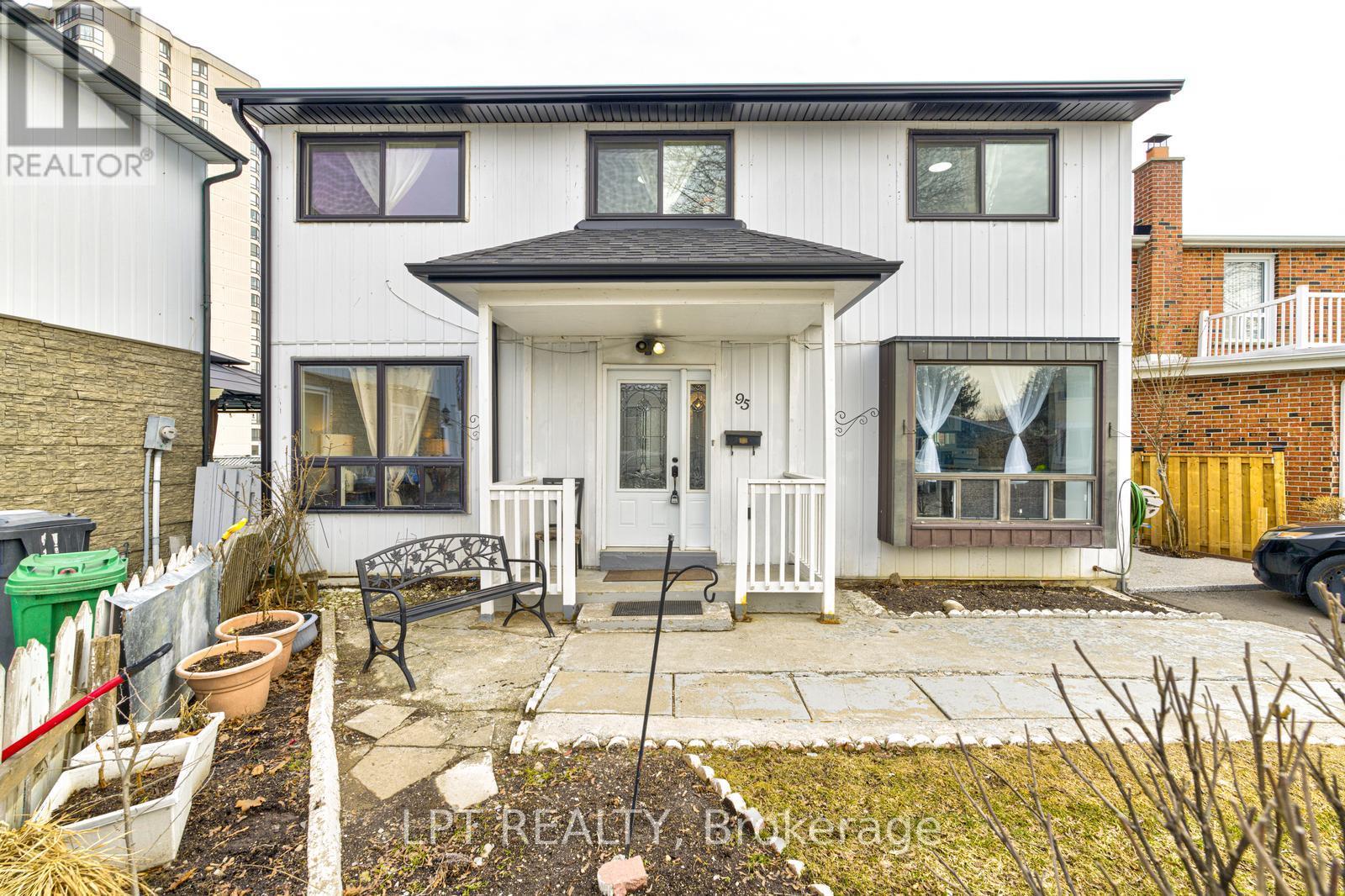 95 HUNTINGWOOD CRESCENT, Brampton, Ontario
