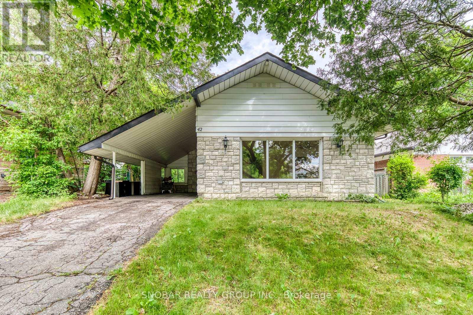 42 Clearbrooke Circle, Toronto, Ontario  M9W 2E4 - Photo 2 - W13440792