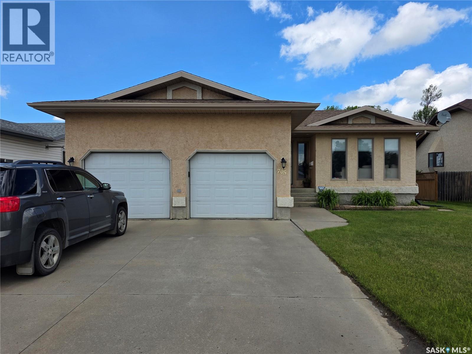 705 Sun Valley DRIVE, Estevan, Saskatchewan
