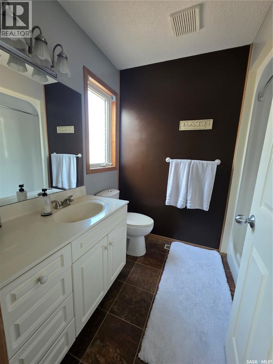 705 Sun Valley Drive, Estevan, Saskatchewan  S4A 2R1 - Photo 19 - SK039324