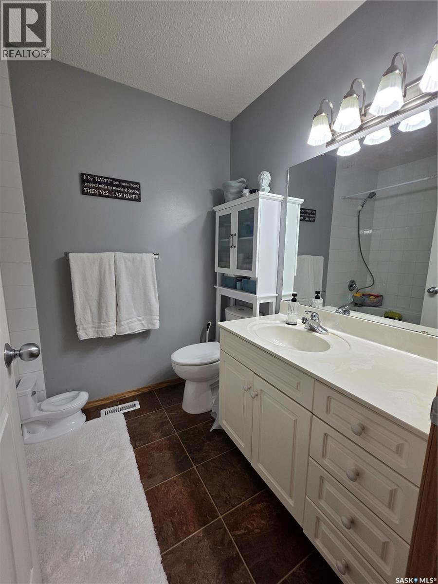 705 Sun Valley Drive, Estevan, Saskatchewan  S4A 2R1 - Photo 22 - SK039324