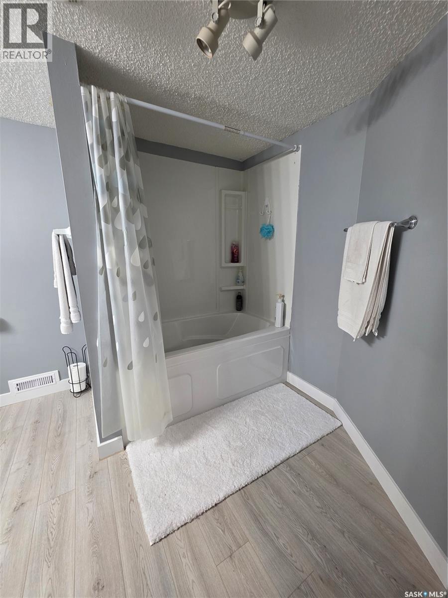 705 Sun Valley Drive, Estevan, Saskatchewan  S4A 2R1 - Photo 35 - SK039324