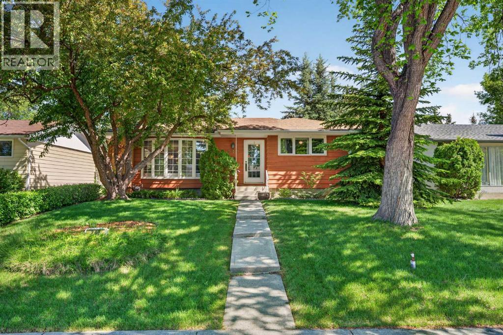 740 Hunterston Crescent NW, Calgary, Alberta