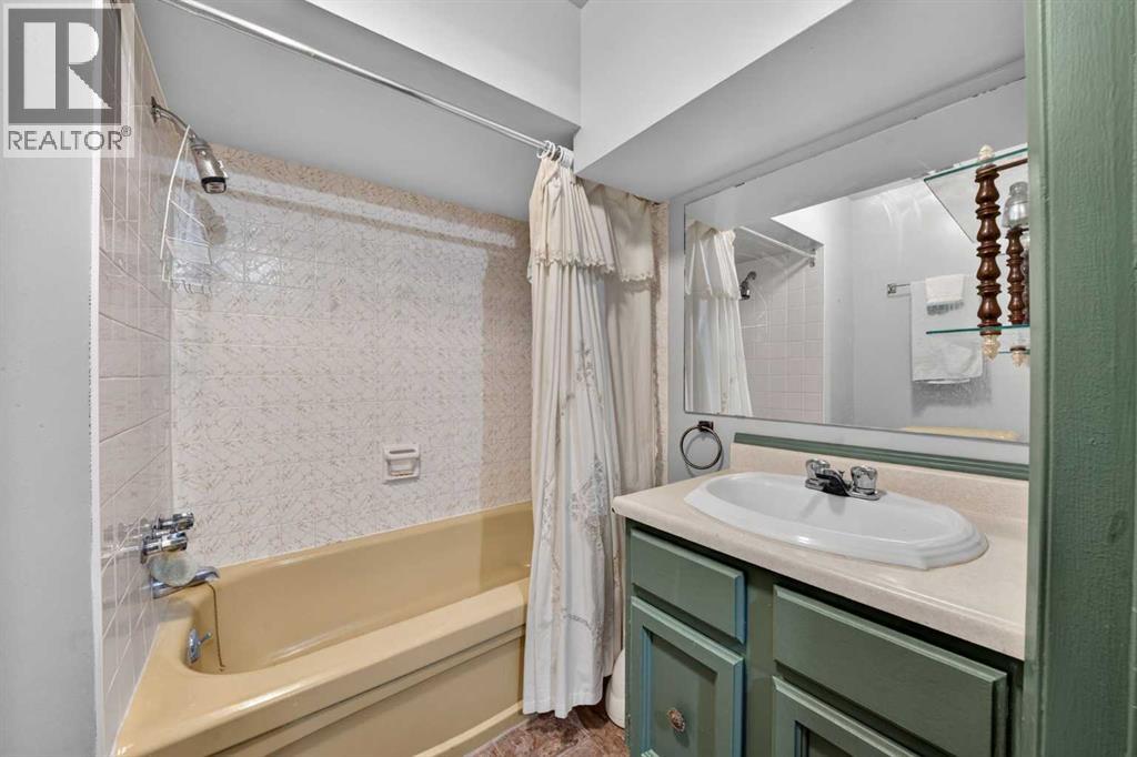 740 Hunterston Crescent Nw, Calgary, Alberta  T2K 4N2 - Photo 26 - A2312853