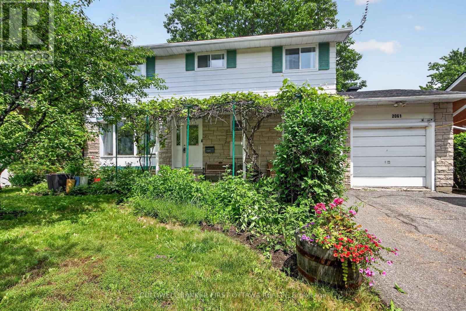 2061 BALHARRIE AVENUE, Ottawa, Ontario