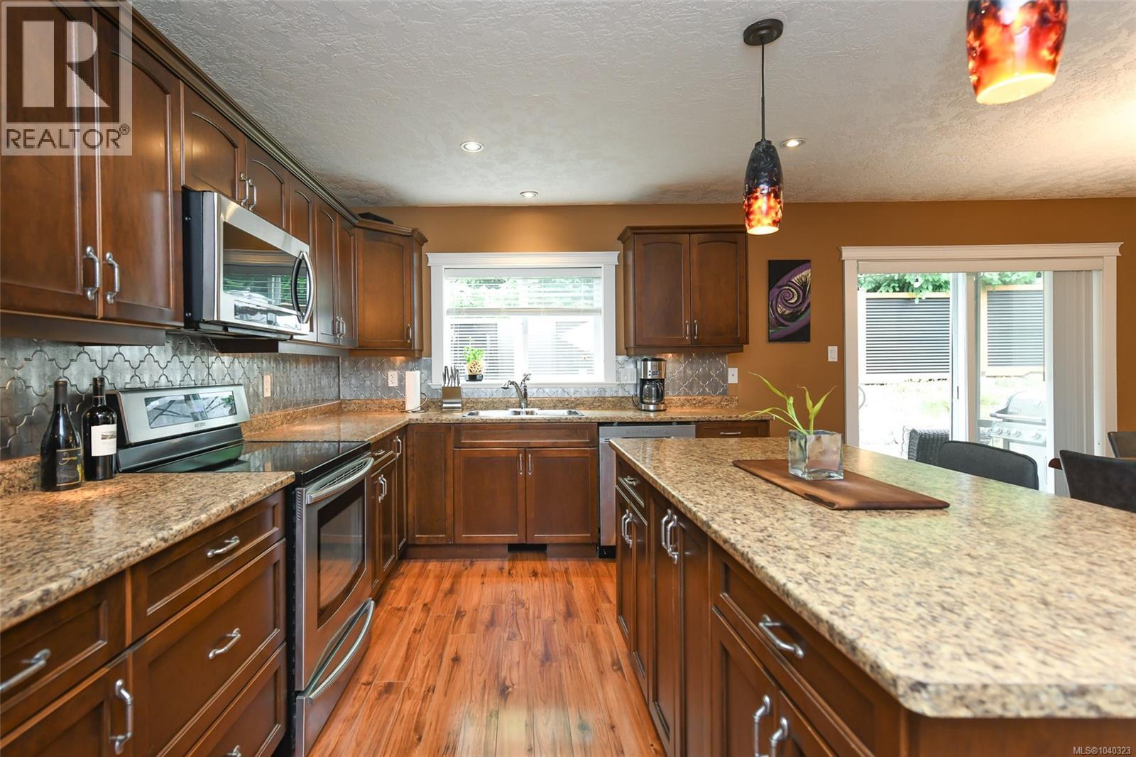 2452 Avro Arrow Dr, Comox, British Columbia  V9M 0A6 - Photo 6 - 1040323