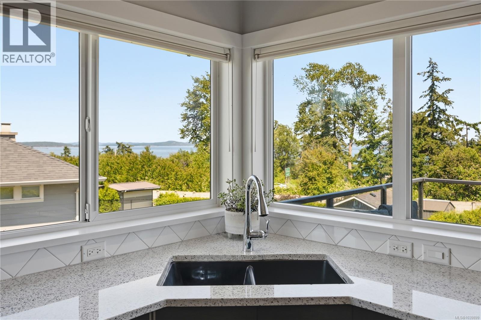 8711 Bourne Terr, North Saanich, British Columbia  V8L 1L8 - Photo 13 - 1039899