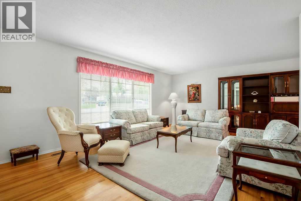 1112 Lake Sylvan Place Se, Calgary, Alberta  T2J 2P6 - Photo 4 - A2320598
