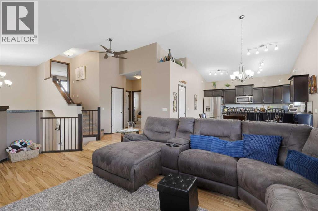 182 Robinson Avenue, Penhold, Alberta  T0M 1R0 - Photo 7 - A2310865