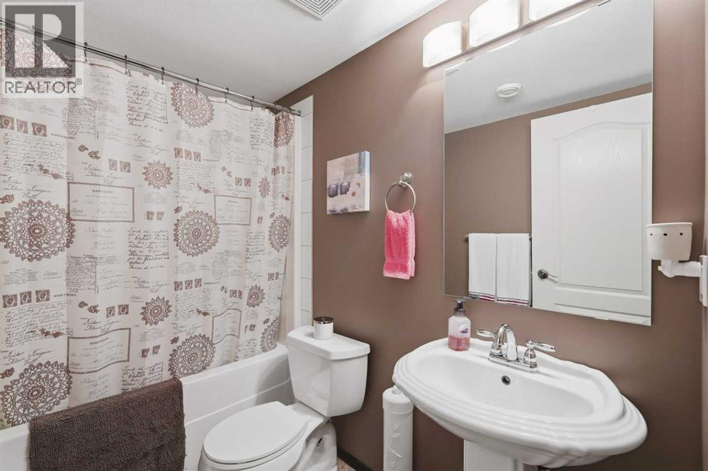182 Robinson Avenue, Penhold, Alberta  T0M 1R0 - Photo 32 - A2310865