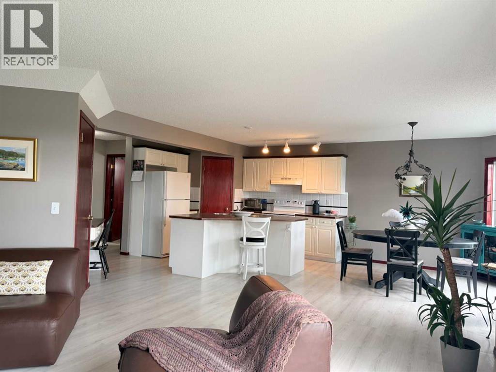 132 Somercrest Close Sw, Calgary, Alberta  T2Y 3H8 - Photo 10 - A2310237