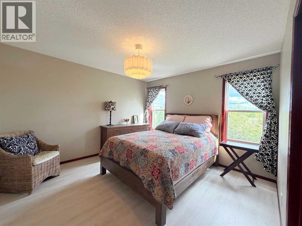 132 Somercrest Close Sw, Calgary, Alberta  T2Y 3H8 - Photo 13 - A2310237