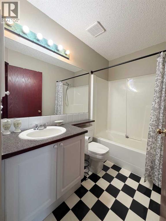 132 Somercrest Close Sw, Calgary, Alberta  T2Y 3H8 - Photo 17 - A2310237