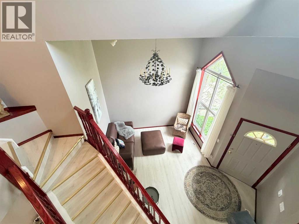 132 Somercrest Close Sw, Calgary, Alberta  T2Y 3H8 - Photo 7 - A2310237