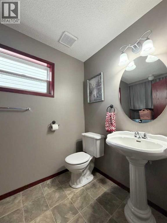 132 Somercrest Close Sw, Calgary, Alberta  T2Y 3H8 - Photo 11 - A2310237