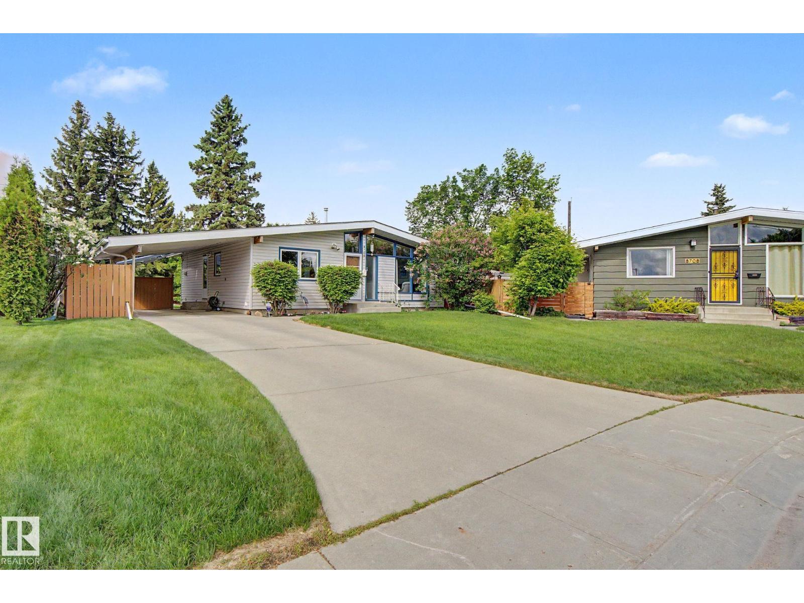 8706 162 St NW, Edmonton, Alberta  T5R 2M1 - Photo 2 - E4493576