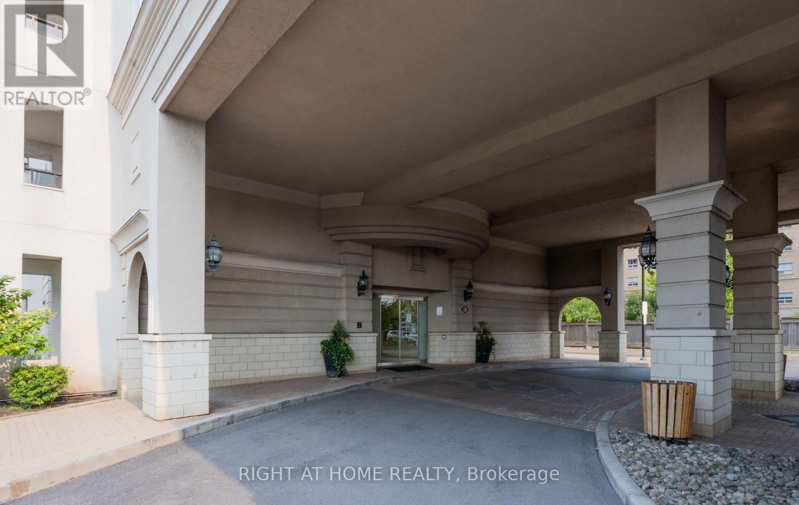 111 - 1 Maison Parc Court, Vaughan, Ontario  L4J 9K1 - Photo 2 - N13440878