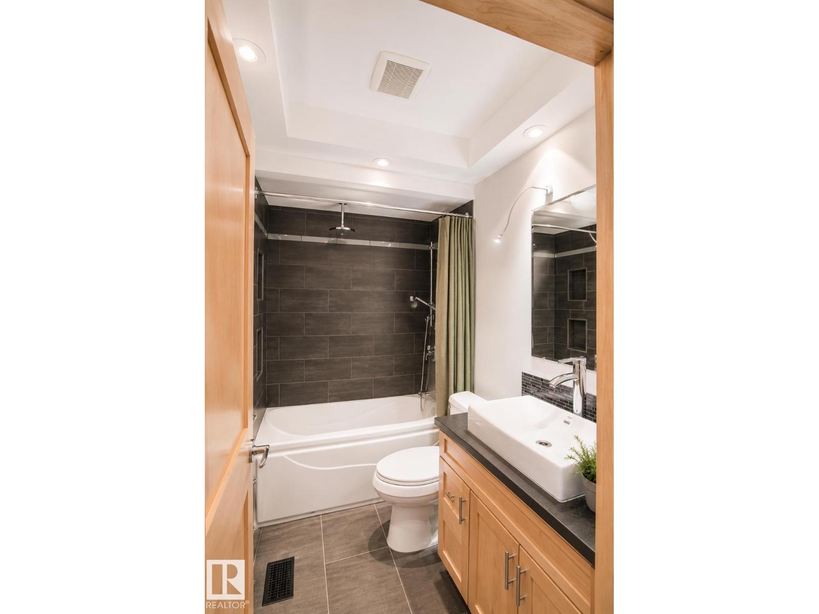 10815 112 St Nw, Edmonton, Alberta  T5H 3H4 - Photo 11 - E4493582