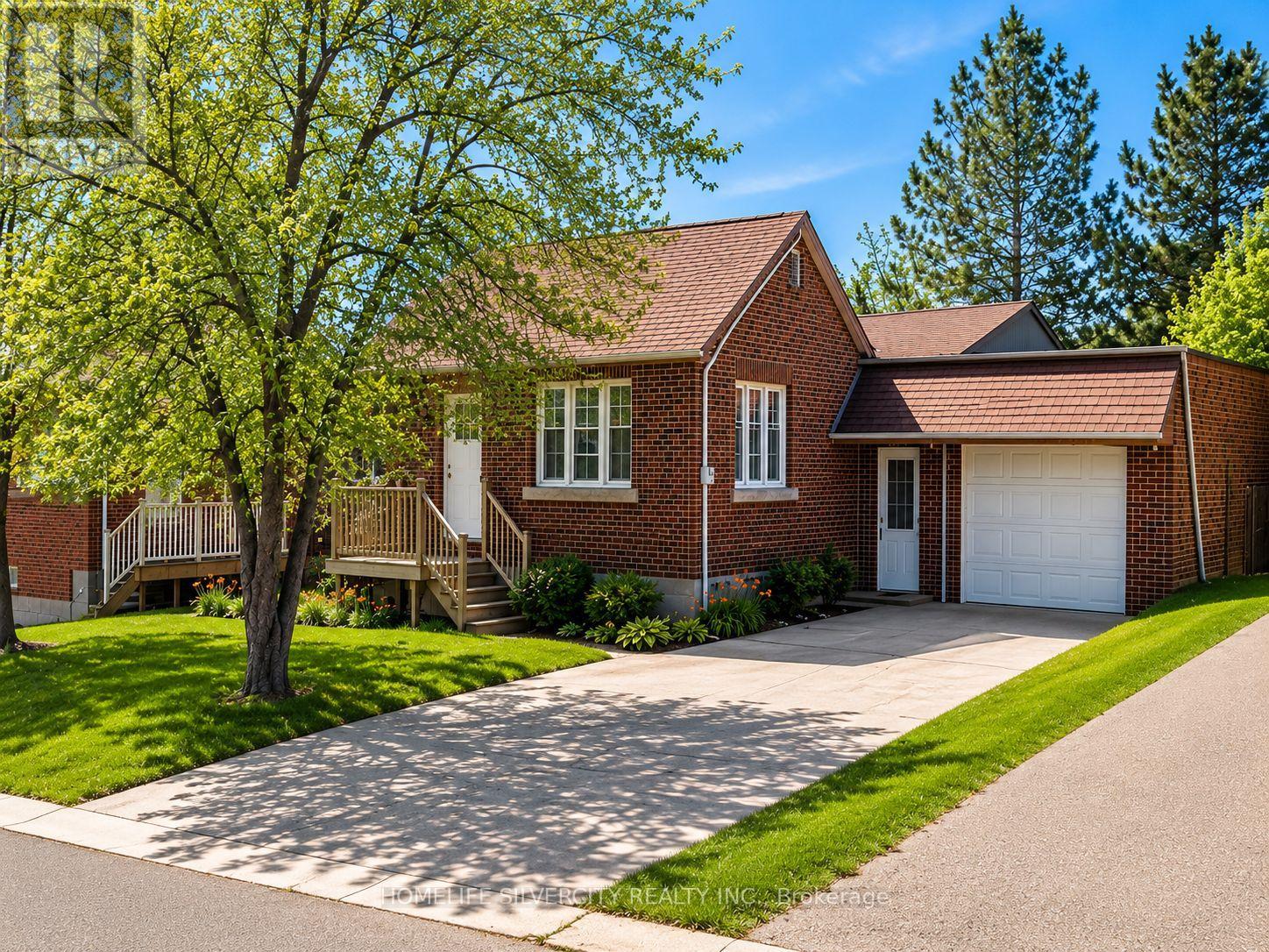 30 Woodward Avenue, Brampton, Ontario  L6V 1K1 - Photo 2 - W13440886