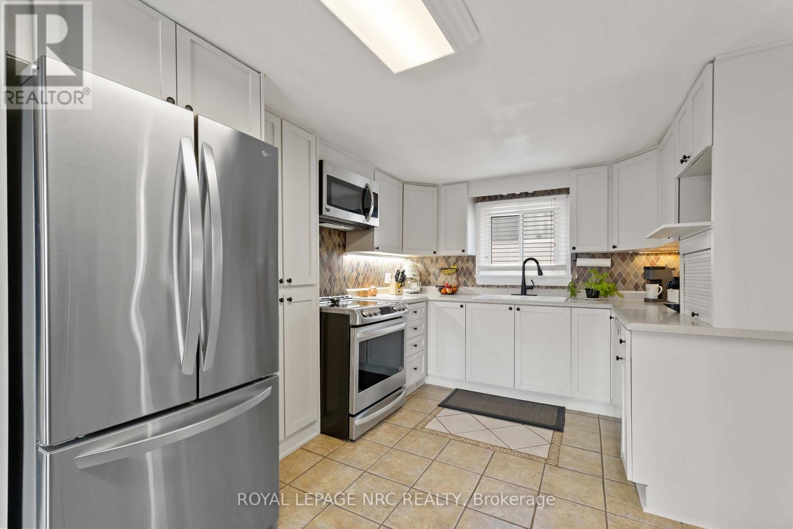 1359 Pelham Street S, Pelham, Ontario  L0S 1E0 - Photo 7 - X12824946
