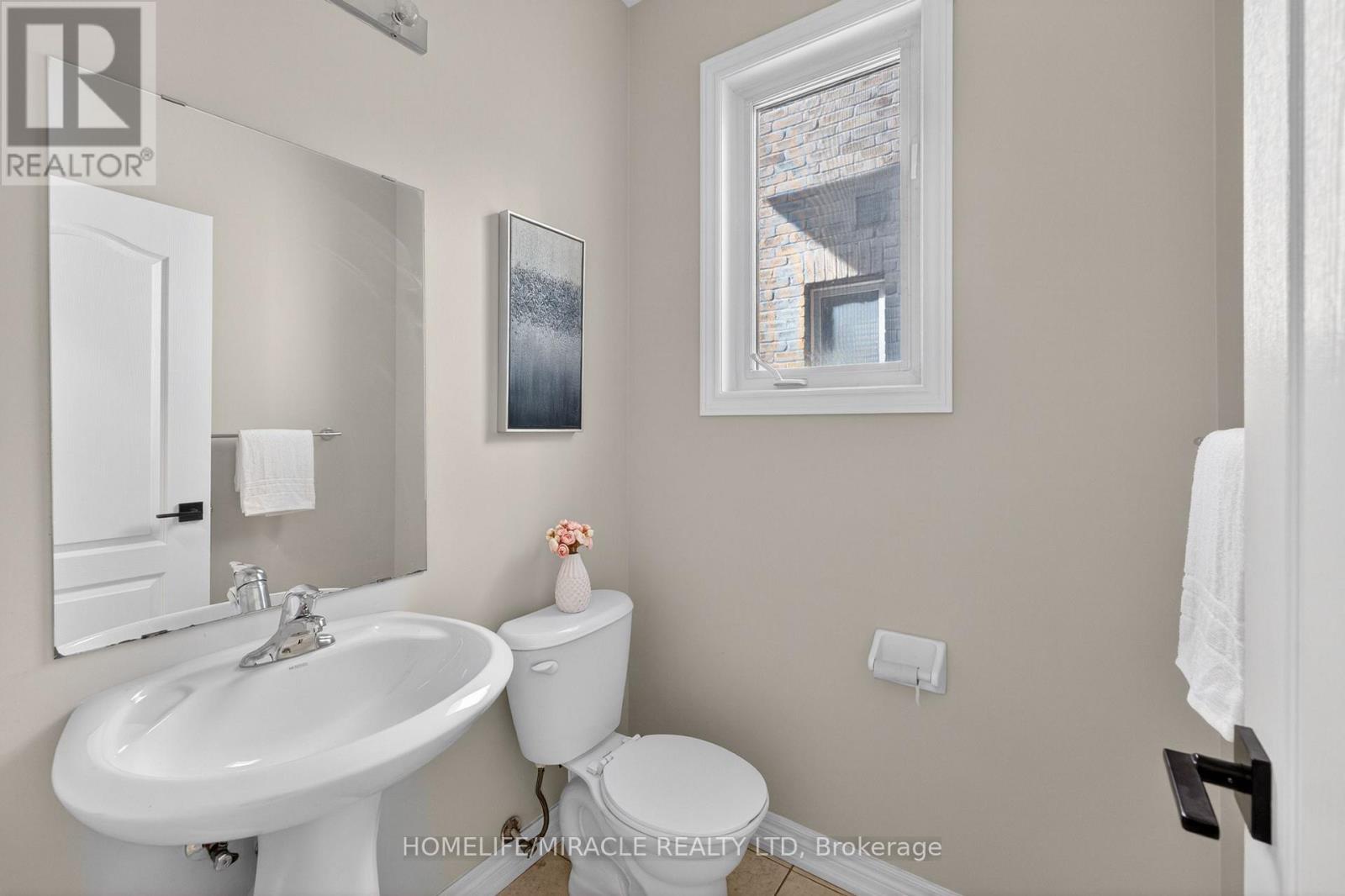 39 Matthew Harrison Street, Brampton, Ontario  L6P 3H3 - Photo 5 - W13439406