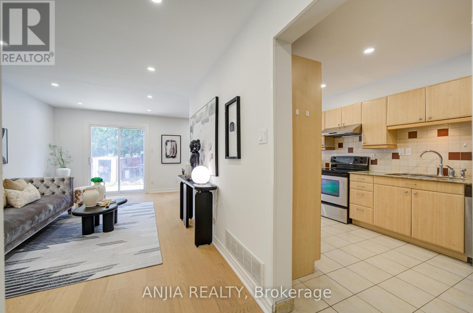 93 Pondtail Drive, Toronto, Ontario  M1V 1Z2 - Photo 11 - E13434332