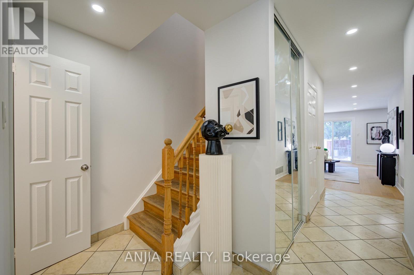 93 Pondtail Drive, Toronto, Ontario  M1V 1Z2 - Photo 4 - E13434332