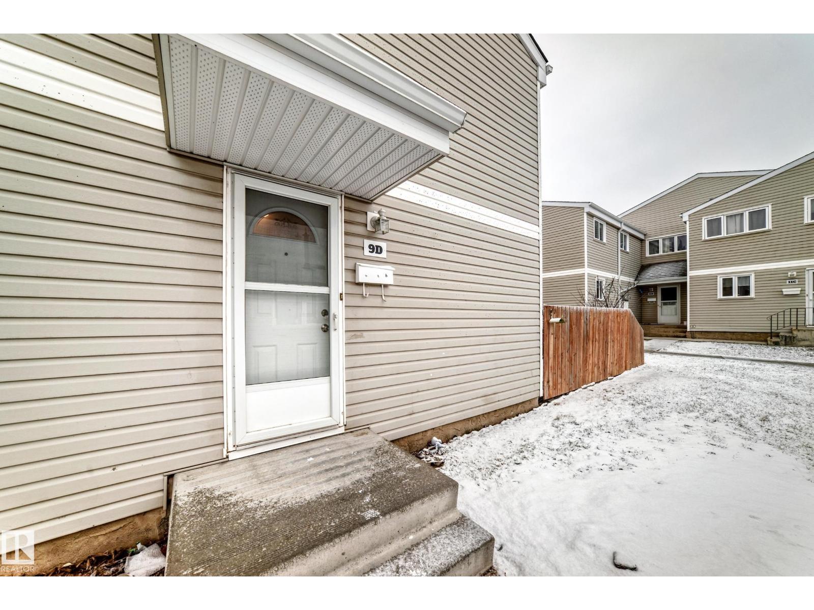 9D CASTLE TC NW, Edmonton, Alberta