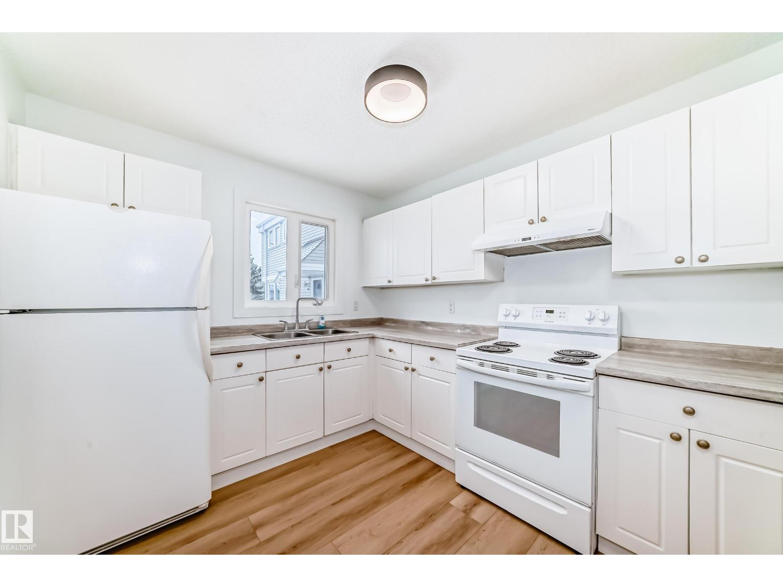 9d Castle Tc Nw, Edmonton, Alberta  T5X 2E6 - Photo 4 - E4493595