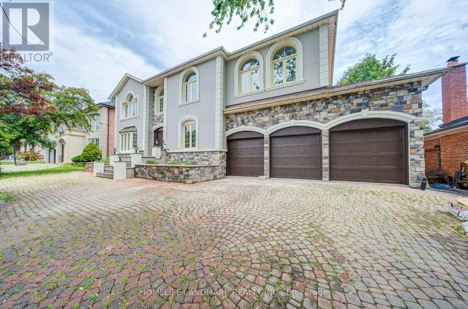 21 Kirkdale Crescent, Toronto, Ontario M3B 2J7 - Photo 3 - C12985148