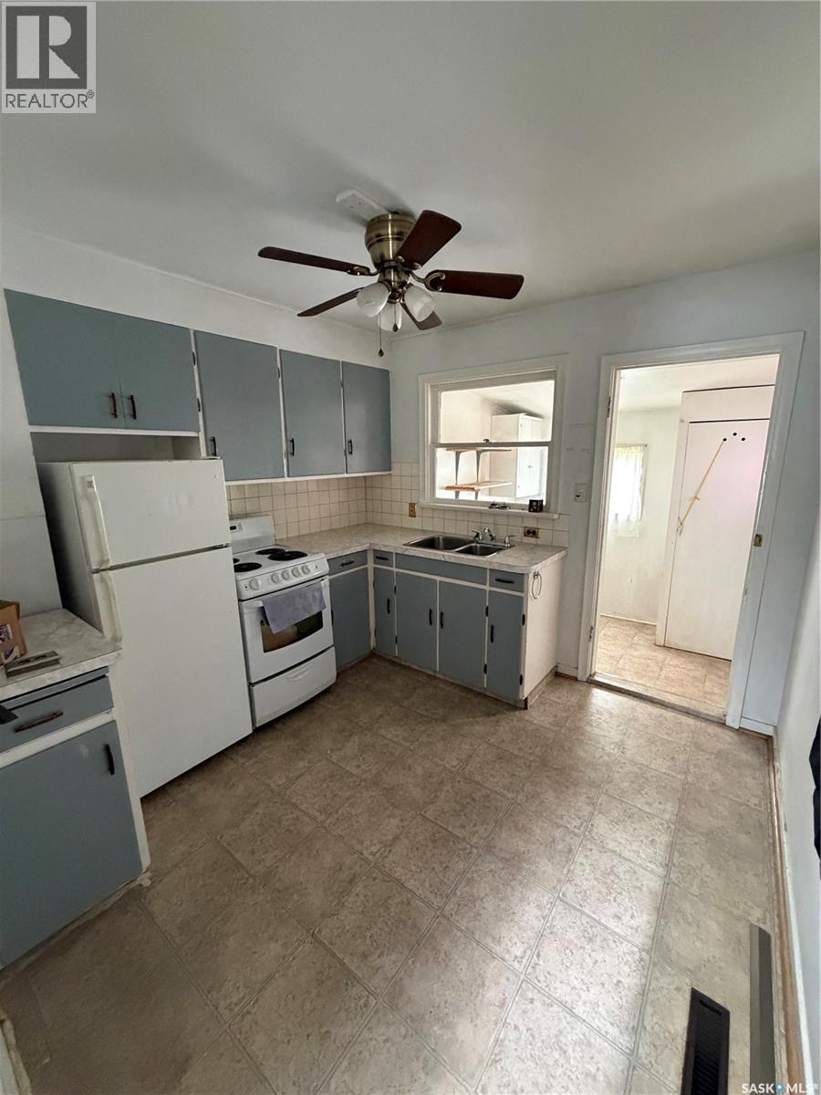 1225 Atkinson Street, Regina, Saskatchewan  S4N 3V7 - Photo 3 - SK039191