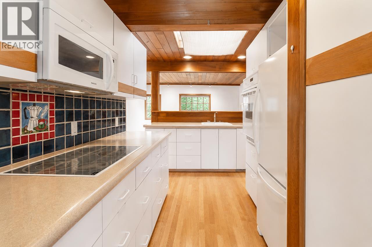 588 Hillcrest Street, Coquitlam, British Columbia  V3J 6N8 - Photo 6 - R3134207