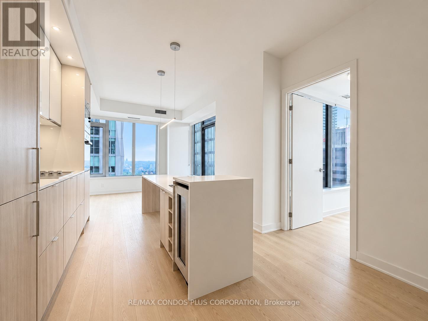 3907 - 11 Yorkville Avenue, Toronto, Ontario  M4W 0B7 - Photo 2 - C13440978