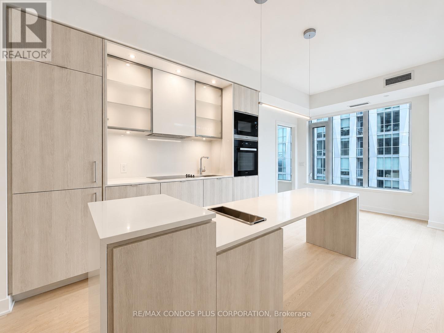 3907 - 11 Yorkville Avenue, Toronto, Ontario  M4W 0B7 - Photo 3 - C13440978