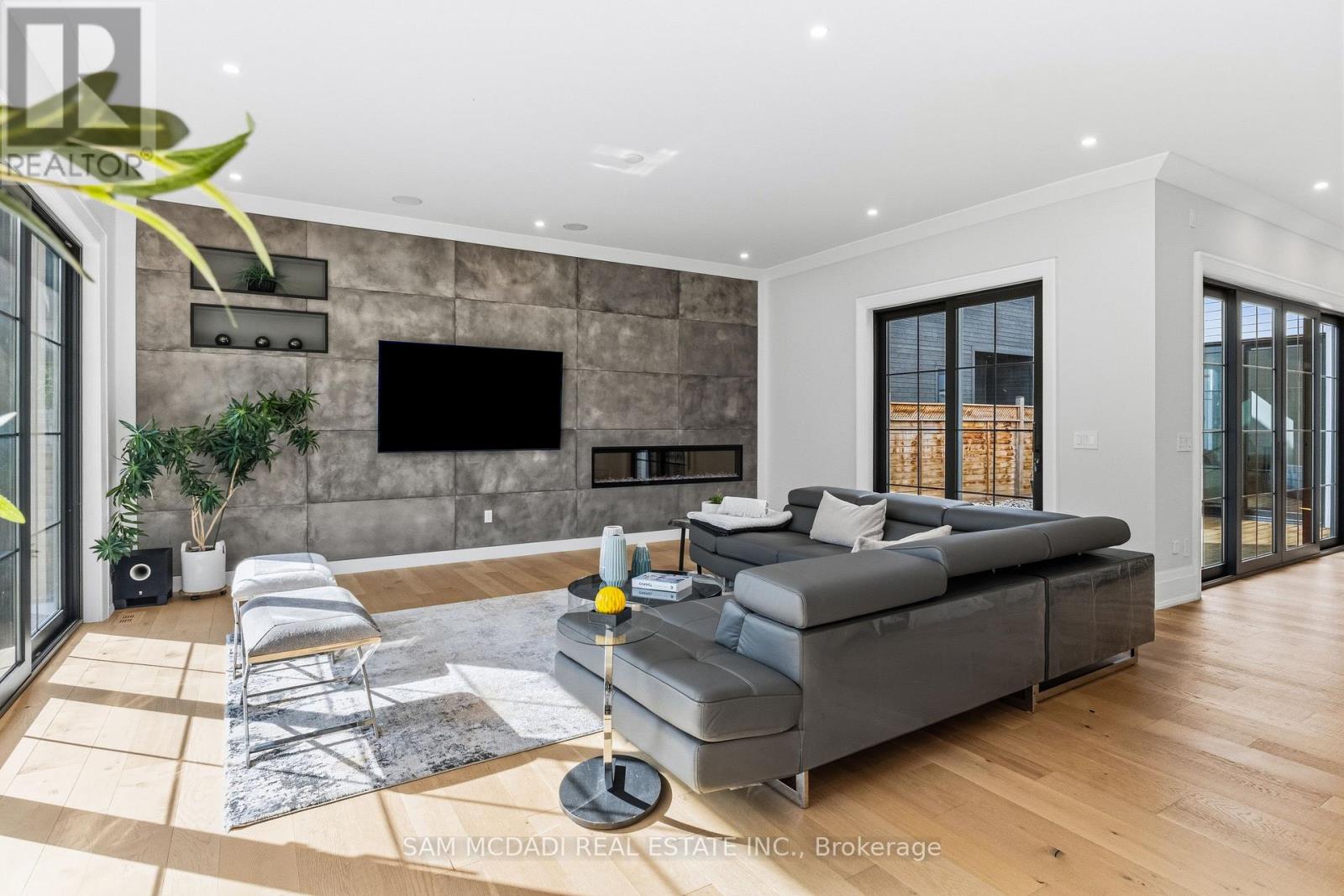 584 Fourth Line, Oakville, Ontario  L6L 5A7 - Photo 13 - W13162726