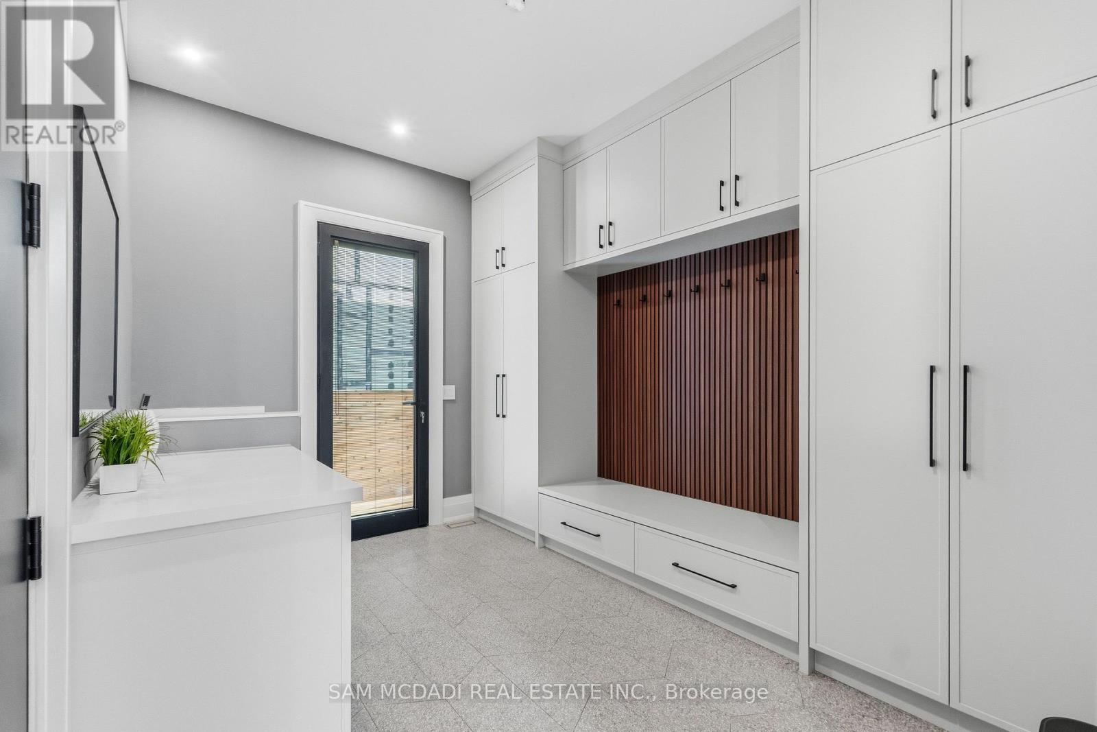584 Fourth Line, Oakville, Ontario  L6L 5A7 - Photo 17 - W13162726