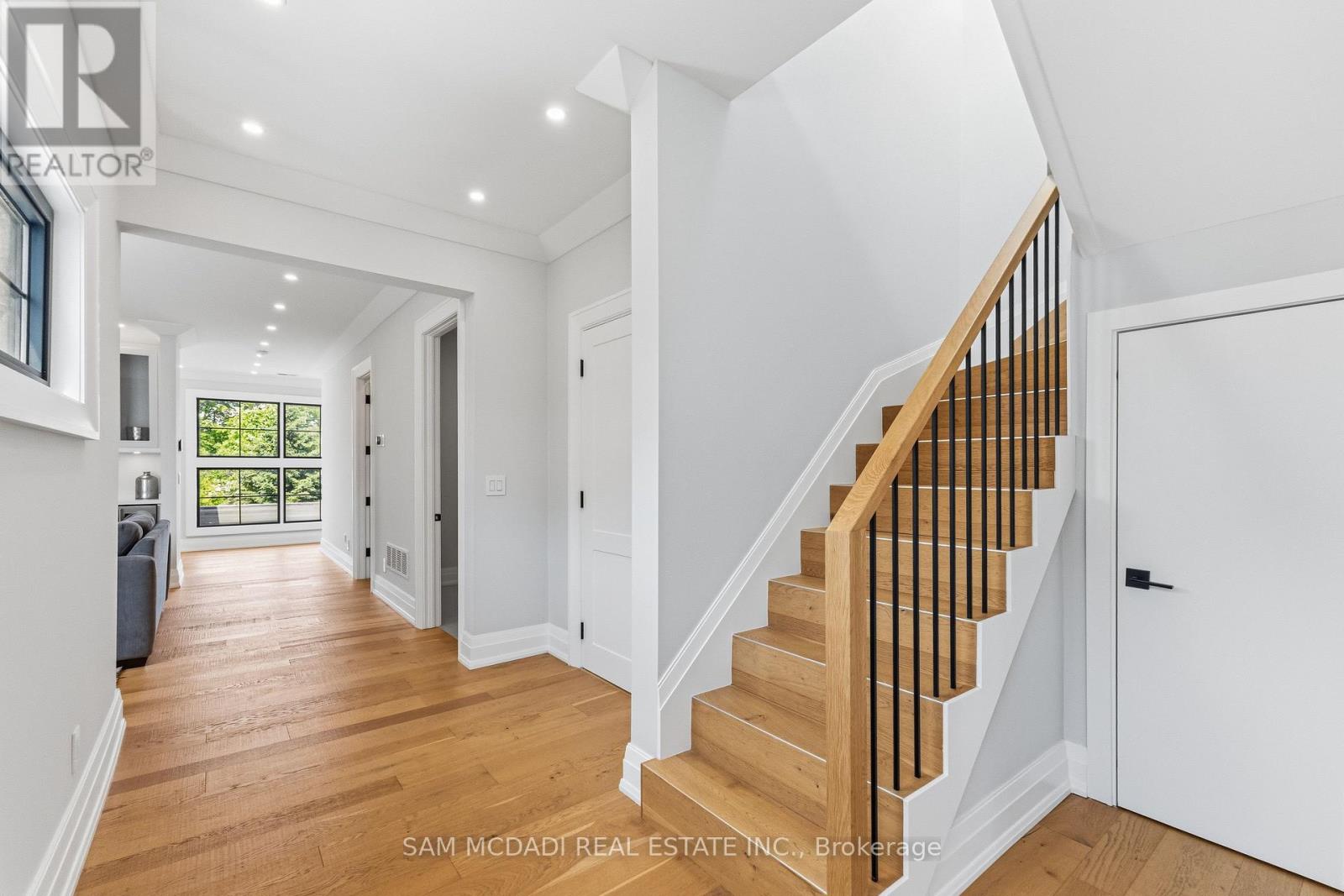 584 Fourth Line, Oakville, Ontario  L6L 5A7 - Photo 19 - W13162726