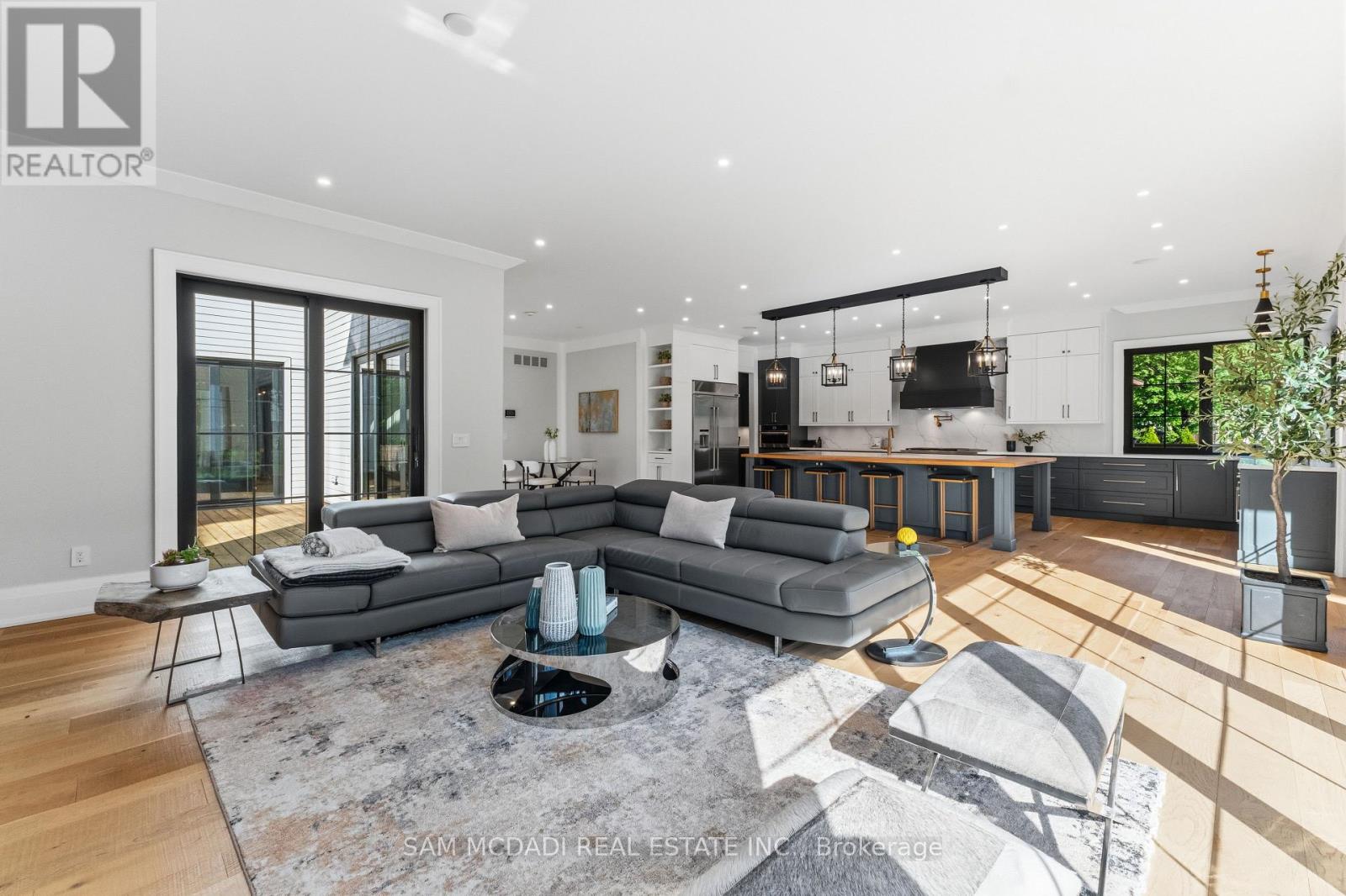 584 Fourth Line, Oakville, Ontario  L6L 5A7 - Photo 14 - W13162726