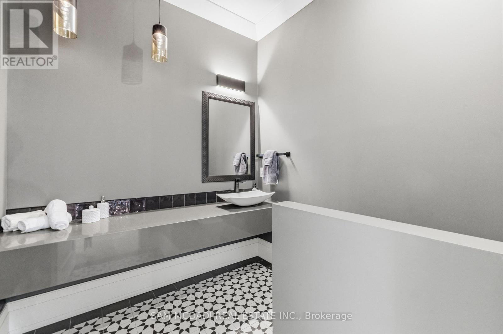 584 Fourth Line, Oakville, Ontario  L6L 5A7 - Photo 18 - W13162726