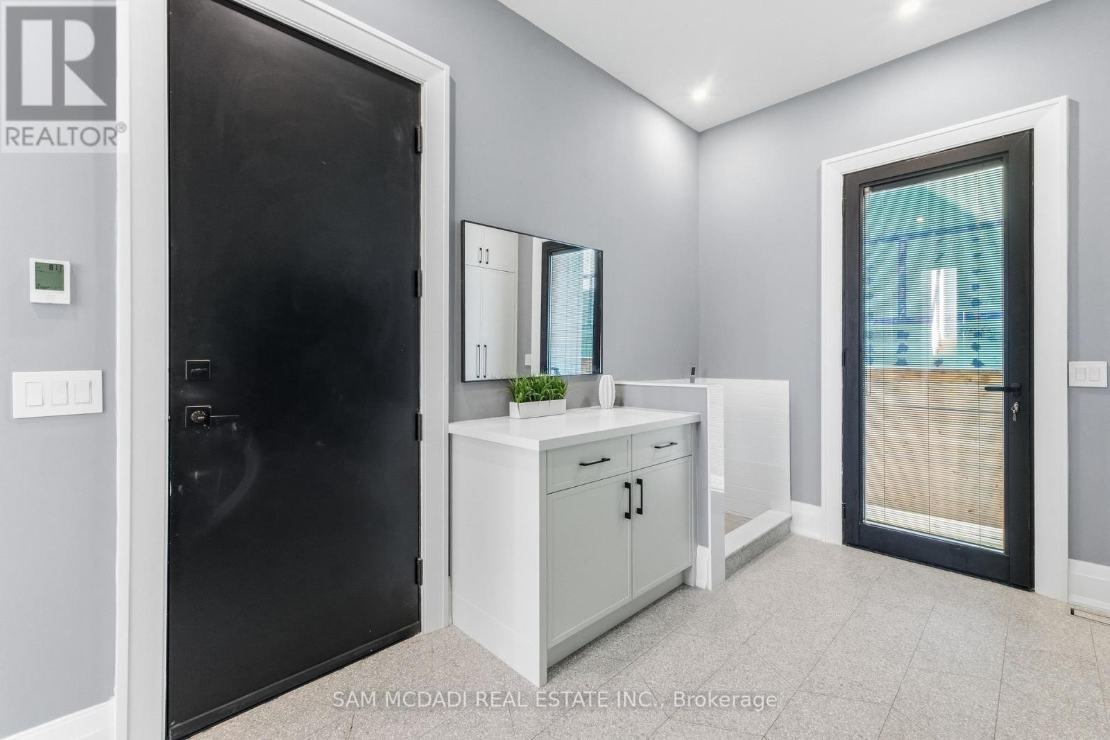 584 Fourth Line, Oakville, Ontario  L6L 5A7 - Photo 16 - W13162726