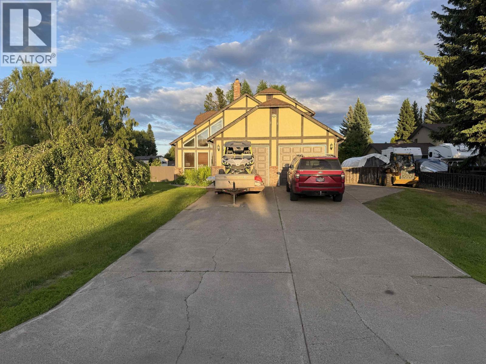 2675 Ridgeview Drive, Prince George, British Columbia  V2K 4C8 - Photo 1 - R3135400